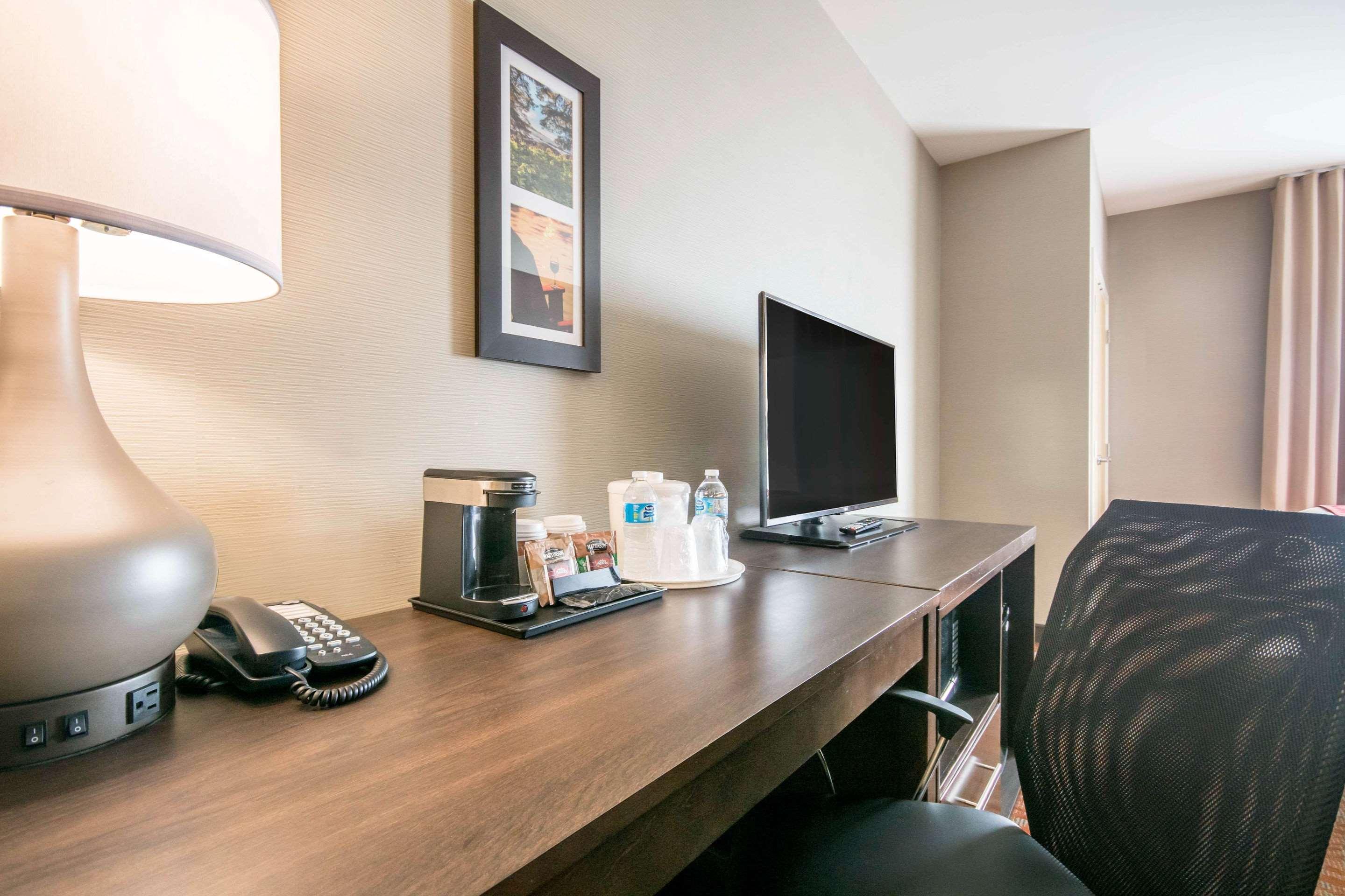 Comfort Inn & Suites Меррітт Екстер'єр фото